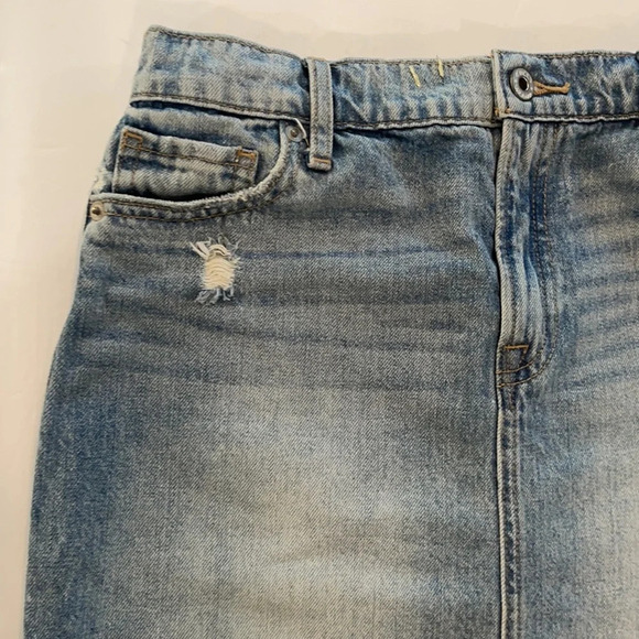 Lucky Brand Women’s Denim Mini Skirt Light Wash Distressed Size 4 / 27 - Picture 2 of 13